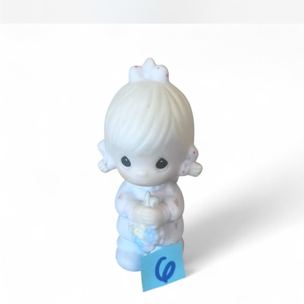 Precious Moments Flower Girl Figurine in good condition